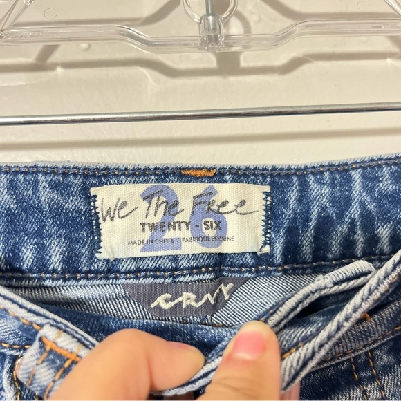 We The Free People Curvy High Rise Short Fray Hem Button Fly Womens Size 26 - Picture 4 of 8